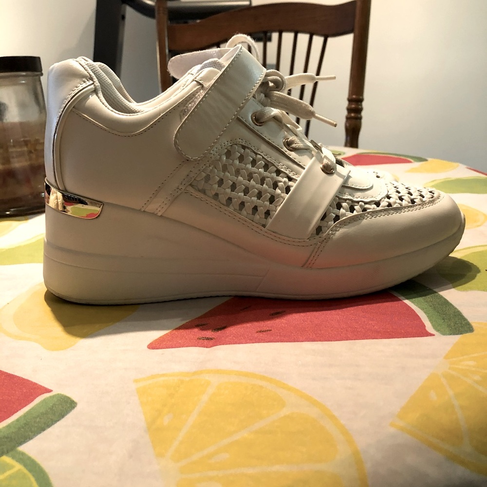 Women’s wedge sneakers